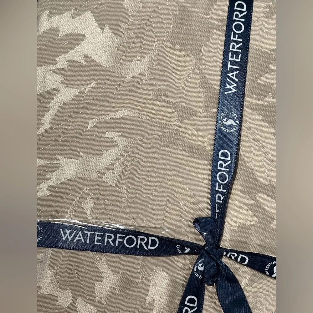NWT WATERFORD TABLECLOTH 70 X 102 OBLONG TRALEE CHAMPAGNE LEAVES LUXURY